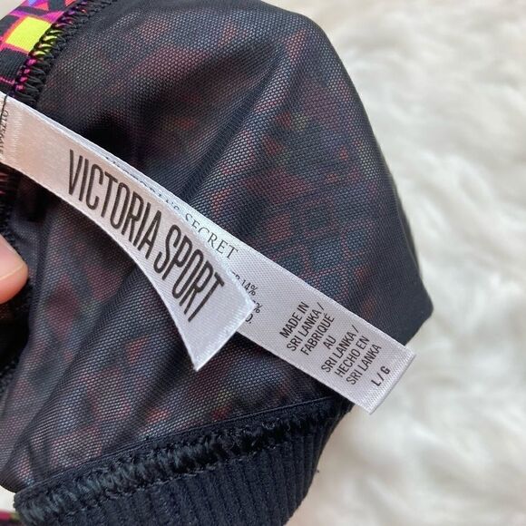 Victoria’s Secret Sport Cross-front Mesh-detail Multicolor Non-padded Sports Bra - Picture 4 of 8